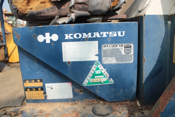 ขายแบคโฮ KOMATSU PC15-2 เครื่องดีเซล 3สูบ ราคา 280,000 บาท