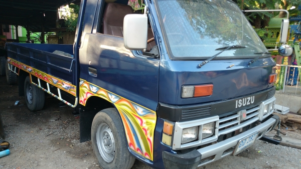 ขายรถตู้บัดดี้ ตัดหัวทำกระบะ สีใหม่ แอร์เย็น เครื่องดีมาก มีทะเบียน ทำทะเบียนเป็นรถกระบะบรรณทุกแบบไม่ไติดเวลา  สนใจโทร 0847064103 ช่างชา