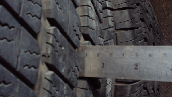 ขายล้อขอบ17พร้อมยาง265 65 17ปี(ดอกเต็มๆ)12มี1วง2000บาท