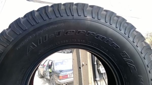 ขายยางBF265 75 16 ปี13 ใหม่ใหม่ชุด28500