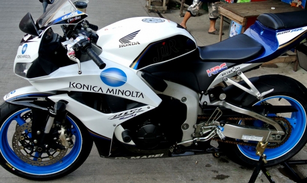 ขายครับ CBR600RR KONICA 08 แต่งนิดหน่อย ราคาต่อรองได้คับ ทะเบียนแท้ๆ ขายครับ CBR600RR KONICA 08 แต่งนิดหน่อย ราคาต่อรองได้คับ ทะเบียนแท้ๆ