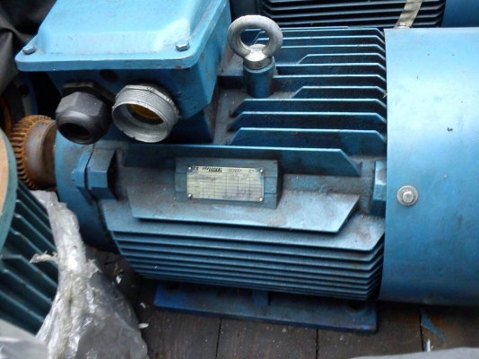 ขายมอเตอร์ INLINE 25 HP. 2800 RPM. 380 V สภาพสวย วิ่งนิ่ม ใช้เทสงานมาไม่กี่ชั่วโมง พร้อมใช้งาน เหลือ 1 ตัวครับ