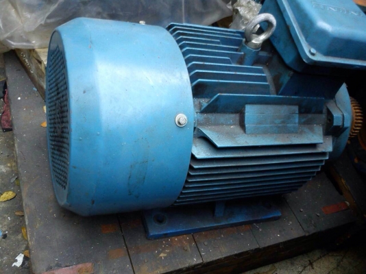 ขายมอเตอร์ INLINE 25 HP. 2800 RPM. 380 V สภาพสวย วิ่งนิ่ม ใช้เทสงานมาไม่กี่ชั่วโมง พร้อมใช้งาน เหลือ 1 ตัวครับ