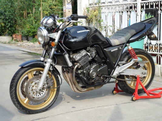 วุฒินนบุรี// ขาย CB400sf ปี93 รถสภาพสวยเครื่องดีพร้อมใช้เอกสารมีทะเบียนภาษีขาด1ปี