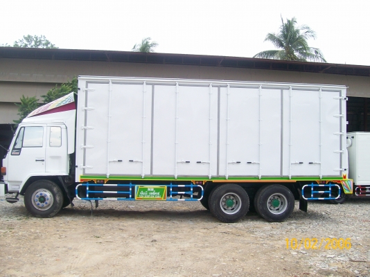 รถบรรทุก 6ล้อใหญ่