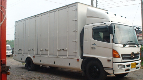 รถบรรทุก 6ล้อใหญ่