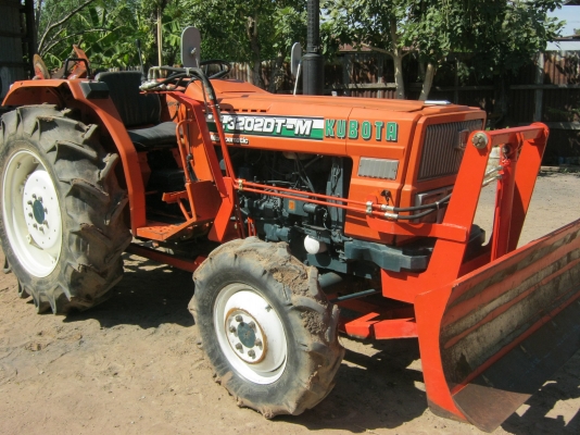 ขายด่วนรถไถนาคูโบต้า L 3202 DT-M 4WD 4X4 เพาเวอร์สวยๆ เดิมๆ พร้อมอุปกร์ใบมีดดันหน้า-ผานหลังสวยๆ ขายด่วนรถไถนาคูโบต้า L 3202 DT-M 4WD 4X4 เพาเวอร์สวยๆ เดิมๆ พร้อมอุปกร์ใบมีดดันหน้า-ผานหลังสวยๆ