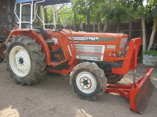 ขายด่วนรถไถนาคูโบต้า L 3202 DT-M 4WD 4X4 เพาเวอร์สวยๆ เดิมๆ พร้อมอุปกร์ใบมีดดันหน้า-ผานหลังสวยๆ ขายด่วนรถไถนาคูโบต้า L 3202 DT-M 4WD 4X4 เพาเวอร์สวยๆ เดิมๆ พร้อมอุปกร์ใบมีดดันหน้า-ผานหลังสวยๆ