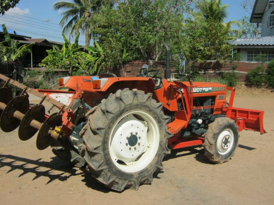 ขายด่วนรถไถนาคูโบต้า L 3202 DT-M 4WD 4X4 เพาเวอร์สวยๆ เดิมๆ พร้อมอุปกร์ใบมีดดันหน้า-ผานหลังสวยๆ ขายด่วนรถไถนาคูโบต้า L 3202 DT-M 4WD 4X4 เพาเวอร์สวยๆ เดิมๆ พร้อมอุปกร์ใบมีดดันหน้า-ผานหลังสวยๆ