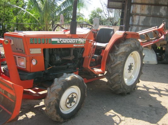 ขายด่วนรถไถนาคูโบต้า L 3202 DT-M 4WD 4X4 เพาเวอร์สวยๆ เดิมๆ พร้อมอุปกร์ใบมีดดันหน้า-ผานหลังสวยๆ ขายด่วนรถไถนาคูโบต้า L 3202 DT-M 4WD 4X4 เพาเวอร์สวยๆ เดิมๆ พร้อมอุปกร์ใบมีดดันหน้า-ผานหลังสวยๆ