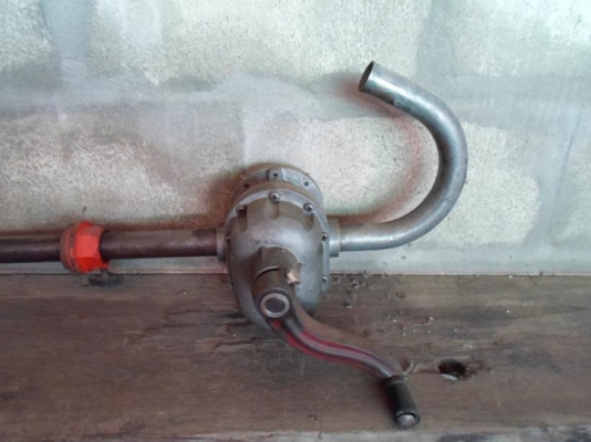 ขายสูบน้ำมันใช้มือหมุนรอบละ1ลิตร มือสองราคาถูก ขายสูบน้ำมันใช้มือหมุนรอบละ1ลิตร มือสองราคาถูก