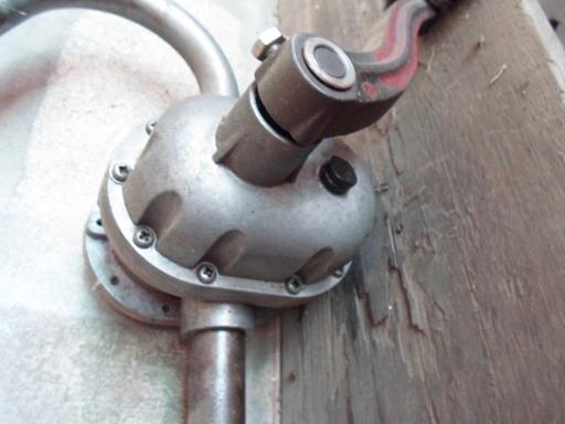 ขายสูบน้ำมันใช้มือหมุนรอบละ1ลิตร   มือสองราคาถูก