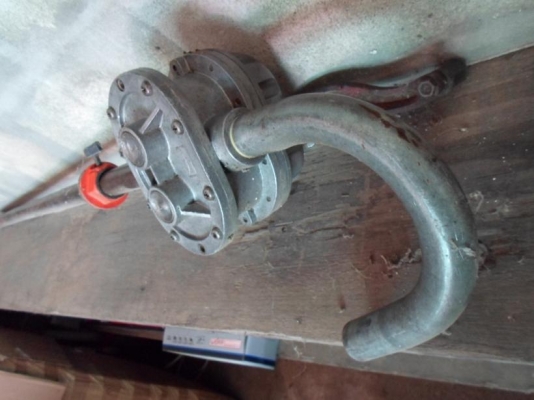 ขายสูบน้ำมันใช้มือหมุนรอบละ1ลิตร มือสองราคาถูก ขายสูบน้ำมันใช้มือหมุนรอบละ1ลิตร มือสองราคาถูก