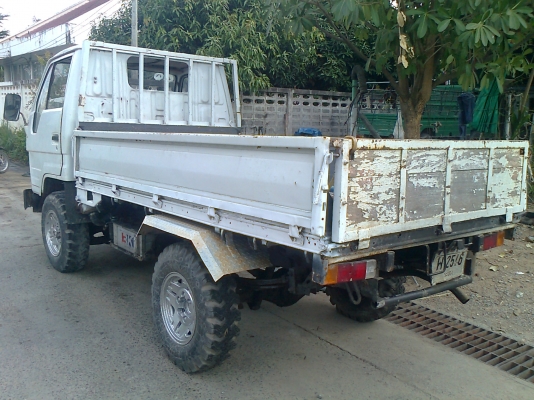 TOYOTA รถบรรทุก 4 ล้อ 4WD กระบะคาร์โก้