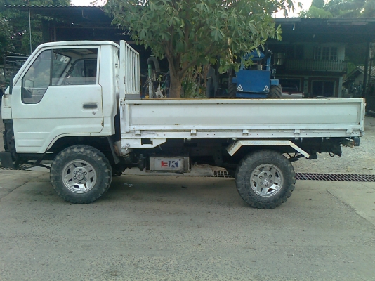 TOYOTA รถบรรทุก 4 ล้อ 4WD กระบะคาร์โก้