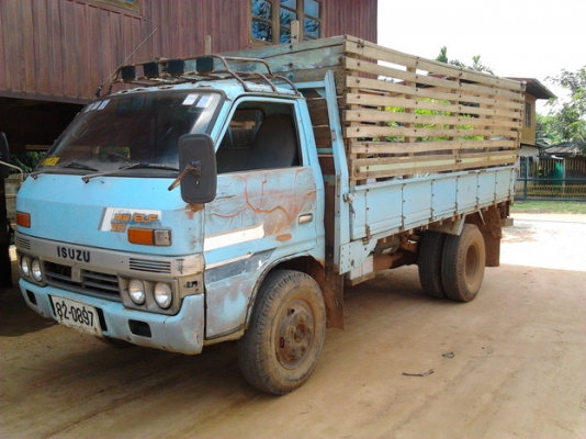 ***ขายแล้วครับขอบคุณ Truck2hand ขาย 6 ล้อ ISUZU TL100 ปี23 สภาพเดิมๆบางๆ เครื่อง4BC2 100 แรง แห้งๆ ไม่เยิ้ม ไม่หลวม ช่วงล่างเดิมๆ ไม่ส่าย เกียร์ดีเข้าง่าย คัสซีสวยไม่ผุ ไม่บวม กระบะพื้นไม้คอกไม้ ยาว4.30ม. ยางหน้า7.50 ดี6เส้น หัวไม่ผุ สีบาง ต้องเก็บ รถพร้อ