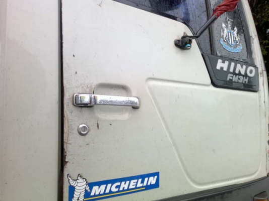 รถฮีโน่ 10 ล้อดั๊ม FM3H  195 แรงม้า ปี 39  สนใจติดต่อ 081 - 6079515