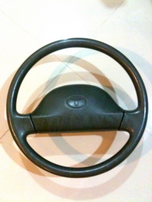 ( กดที่ชื่อ เพื่อดูสินค้าอื่นๆครับ )พวงมาลัย Toyota ใส่ได้เกือบทุกรุ่น เจาะจงโซลูน่า สภาพสวย 950 บาท T.085-150-9040