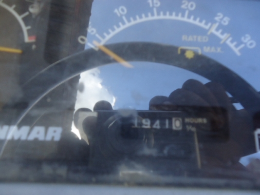 รถไถยันม่าร์ 28 แรงม้า F28 4x4(2เพลา) อุปกรณ์ มี 5 รายการ 1 ผานพรวน 2 ผานสาม 3 โรตารี่ 4 ใบมีดดันดินหน้า 5 กระบะเทเลอร์บรรทุก รถสภาพพร้อมใช้งาน สนใจติดต่อ โทร 081-9972972 089-8451778  กรุณากรอกรายละเอียด...รถไถยันม่าร์ 28 แรงม้า F28 4x4(2เพลา)  อุปกรณ์ มี