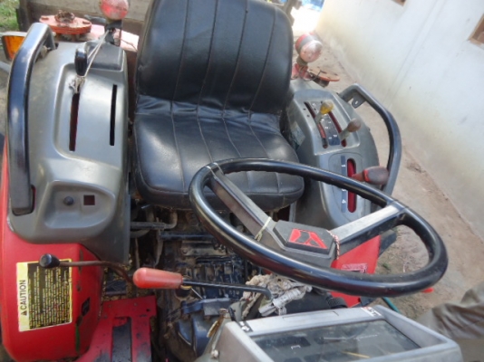 รถไถยันม่าร์ 28 แรงม้า F28 4x4(2เพลา) อุปกรณ์ มี 5 รายการ 1 ผานพรวน 2 ผานสาม 3 โรตารี่ 4 ใบมีดดันดินหน้า 5 กระบะเทเลอร์บรรทุก รถสภาพพร้อมใช้งาน สนใจติดต่อ โทร 081-9972972 089-8451778  กรุณากรอกรายละเอียด...รถไถยันม่าร์ 28 แรงม้า F28 4x4(2เพลา)  อุปกรณ์ มี