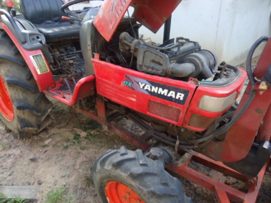 รถไถยันม่าร์ 28 แรงม้า F28 4x4(2เพลา) อุปกรณ์ มี 5 รายการ 1 ผานพรวน 2 ผานสาม 3 โรตารี่ 4 ใบมีดดันดินหน้า 5 กระบะเทเลอร์บรรทุก รถสภาพพร้อมใช้งาน สนใจติดต่อ โทร 081-9972972 089-8451778  กรุณากรอกรายละเอียด...รถไถยันม่าร์ 28 แรงม้า F28 4x4(2เพลา)  อุปกรณ์ มี