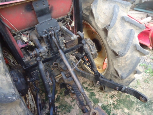 รถไถยันม่าร์ 28 แรงม้า F28 4x4(2เพลา) อุปกรณ์ มี 5 รายการ 1 ผานพรวน 2 ผานสาม 3 โรตารี่ 4 ใบมีดดันดินหน้า 5 กระบะเทเลอร์บรรทุก รถสภาพพร้อมใช้งาน สนใจติดต่อ โทร 081-9972972 089-8451778  กรุณากรอกรายละเอียด...รถไถยันม่าร์ 28 แรงม้า F28 4x4(2เพลา)  อุปกรณ์ มี