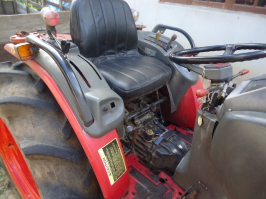 รถไถยันม่าร์ 28 แรงม้า F28 4x4(2เพลา) อุปกรณ์ มี 5 รายการ 1 ผานพรวน 2 ผานสาม 3 โรตารี่ 4 ใบมีดดันดินหน้า 5 กระบะเทเลอร์บรรทุก รถสภาพพร้อมใช้งาน สนใจติดต่อ โทร 081-9972972 089-8451778  กรุณากรอกรายละเอียด...รถไถยันม่าร์ 28 แรงม้า F28 4x4(2เพลา)  อุปกรณ์ มี