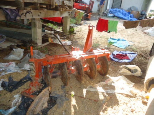 รถไถยันม่าร์ 28 แรงม้า F28 4x4(2เพลา) อุปกรณ์ มี 5 รายการ 1 ผานพรวน 2 ผานสาม 3 โรตารี่ 4 ใบมีดดันดินหน้า 5 กระบะเทเลอร์บรรทุก รถสภาพพร้อมใช้งาน สนใจติดต่อ โทร 081-9972972 089-8451778  กรุณากรอกรายละเอียด...รถไถยันม่าร์ 28 แรงม้า F28 4x4(2เพลา)  อุปกรณ์ มี