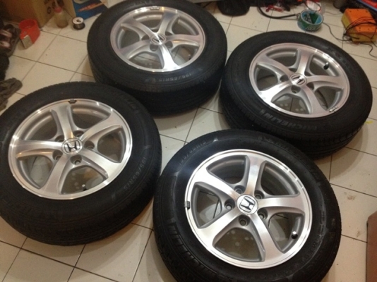 ขายแม็กซ์เดิมมือ2 Honda Civic ขอบ 15 พร้อมยางปี 10 ราคา 6500 บ.ราคาถูก