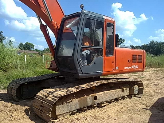 รถแม็คโคร ฮิตาชิ 3 ซีเรียว 84000 ระบบไฟฟ้า เล่มทะเบียนพร้อม ใช้งานมาประมาณ 20000 ชั่วโมง