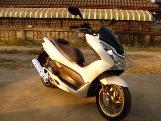 ...HONDA PCX 125 ขาว สภาพเดิมๆสีสวย