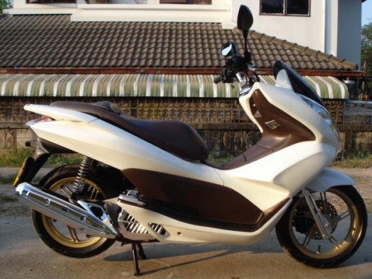 ...HONDA PCX 125 ขาว สภาพเดิมๆสีสวย