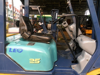 ขายรถยกโคมัสสึ2.5ตันรุ่น12เครื่องดีซลงาเทด้ำรับประกัน6เดือนขายด่วนๆๆๆๆๆ