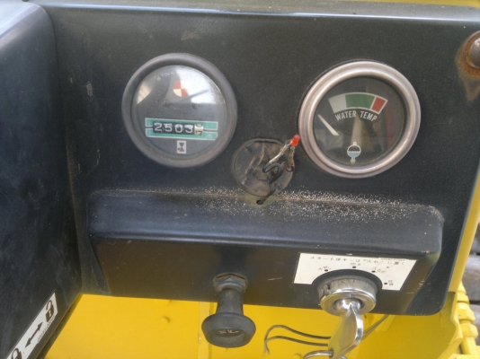 รถแทรกเตอร์ KOMATSU D20P-6 รถนอกนำเข้า สภาพดี มากๆๆ ใช้งานน้อย ติดต่อ มานะ 085-9049669