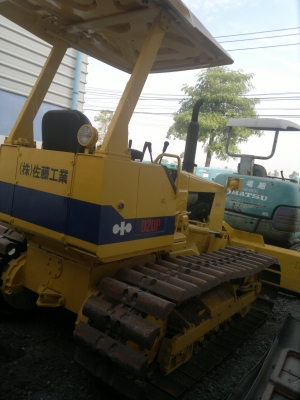 รถแทรกเตอร์ KOMATSU D20P-6 รถนอกนำเข้า สภาพดี มากๆๆ ใช้งานน้อย ติดต่อ มานะ 085-9049669