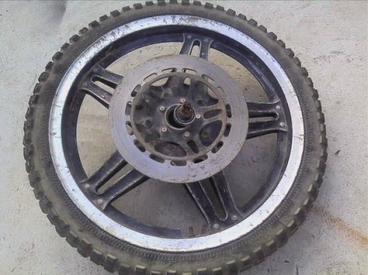 ขายล้อหน้า Honda น่าจะเป็นของตระกูล CB400 หรือ GL400