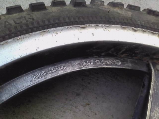 ขายล้อหน้า Honda น่าจะเป็นของตระกูล CB400 หรือ GL400