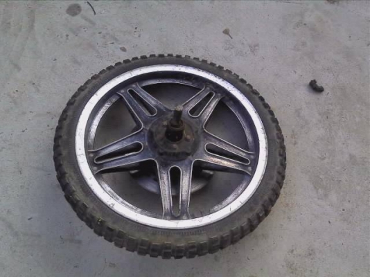 ขายล้อหน้า Honda น่าจะเป็นของตระกูล CB400 หรือ GL400