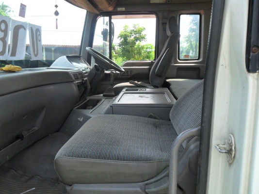 Isuzu + Hino บรรทุกของเหลว 16000 ลิตร คัสซีเป็น Isuzu หัวเป็น Hino 3 ใบปัด พร้อมใช้