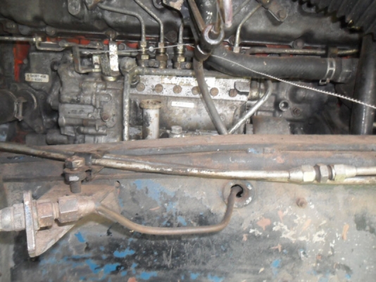 Isuzu + Hino บรรทุกของเหลว 16000 ลิตร คัสซีเป็น Isuzu หัวเป็น Hino 3 ใบปัด พร้อมใช้