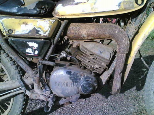 ขายยามาฮ่า DT100 เล่มทะเบียนพร้อมชุดโอนรถเดิมๆเครื่องใช้งานได้ตามปกติขาย 8900 บาท