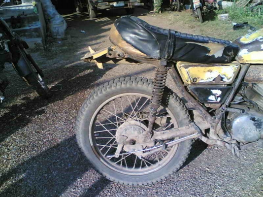 ขายยามาฮ่า DT100 เล่มทะเบียนพร้อมชุดโอนรถเดิมๆเครื่องใช้งานได้ตามปกติขาย 8900 บาท