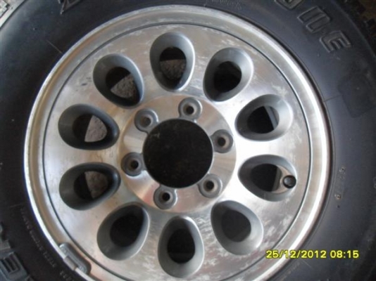 ขาย ยางอะไหล่ 225/70R15 พร้อมแม็ก 1 ล้อ สวยๆ จัดไป 1200 T.088-875-9838 K.ae ขาย ยางอะไหล่ 225/70R15 พร้อมแม็ก 1 ล้อ สวยๆ จัดไป 1200 T.088-875-9838 K.ae