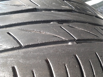 ขายยาง205/55/16 ปี09/2เส้น+ปี10/2เส้น BRIDERTONE TURANZA AR10 ชุด  ราคา :  1800.00  บา