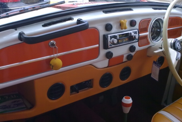 ขายรถโฟล์คเต่าสีขาวส้ม70