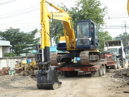 ขายรถแมคโครPC120-3  สภาพพร้อมใช้ สนใจติดต่อ บอย 085-156-2314