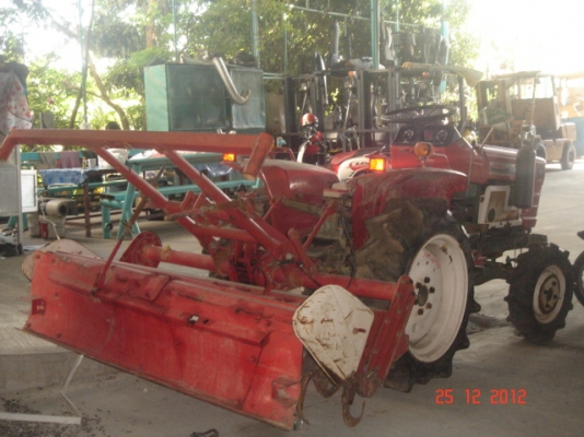 รถเก่าญี่ปุ่น รถไถนา YANMAR YM1602D สีแดง