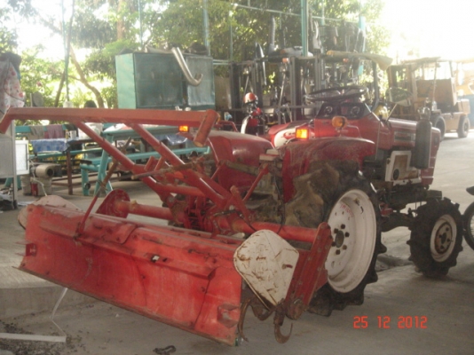 รถเก่าญี่ปุ่น รถไถนา YANMAR YM1602D สีแดง