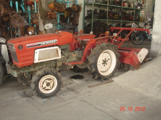รถเก่าญี่ปุ่น รถไถนา YANMAR YM1602D สีแดง