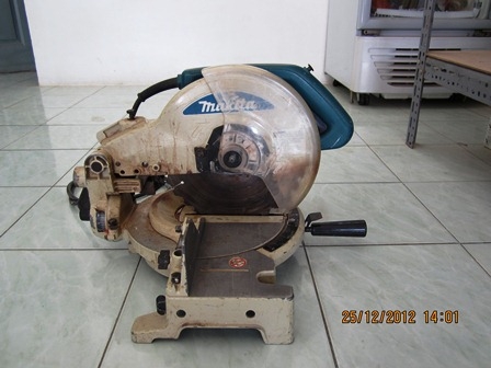 เครื่องมือช่าง แท้ๆ สว่านMakita,Bosch เครื่องตัดไฟเบอร์Makitaพร้อมแท่นปรับ45องศา